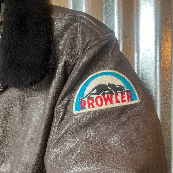 ⊹ Vintage Prowler Bomber ⊹ - Picture 9 of 16